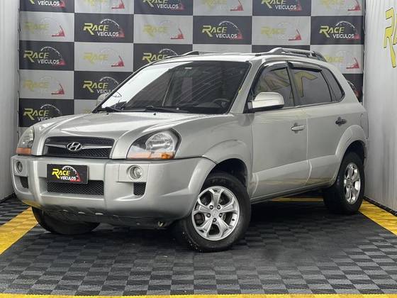 HYUNDAI TUCSON 2.0 MPFI GLS 16V 143CV 2WD GASOLINA 4P AUTOMÁTICO HYUNDAI TUCSON 2.0 MPFI GLS 16V 143CV 2WD GASOLINA 4P AUTOMÁTICO
